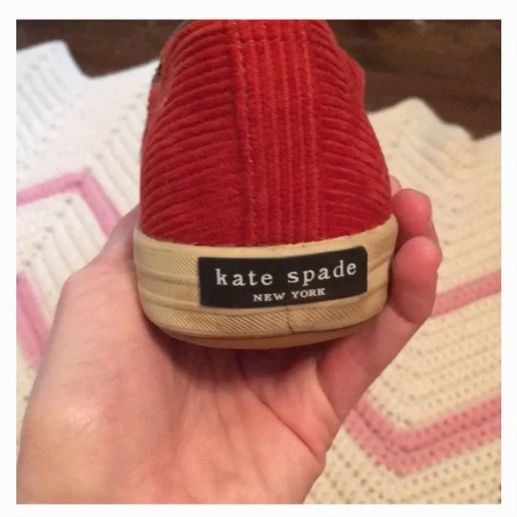 VINTAGE HELLA RETRO KATE SPADE RED CORDUROY SLIP ONS SZ 7 - Picture 4 of 4
